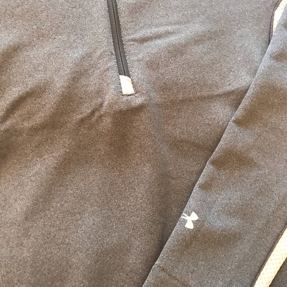 Under Armor 1/2 zip pullover dri-fit - Picture 3 of 3